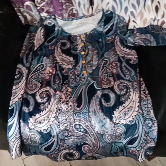 Tops - Picture 1 of 6